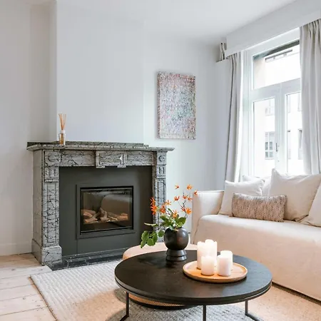 Huswell - Charming House In With Free Parking *