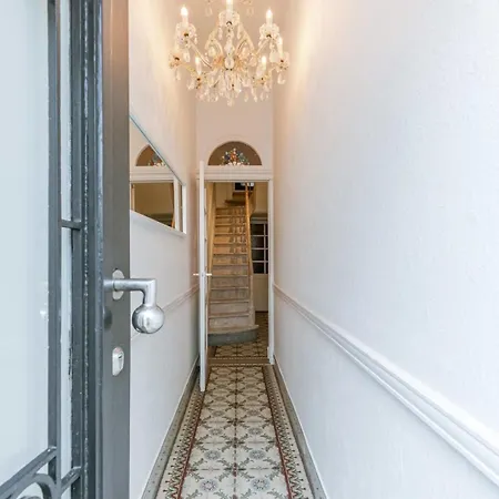 Huswell - Charming House In With Free Parking Holiday home *