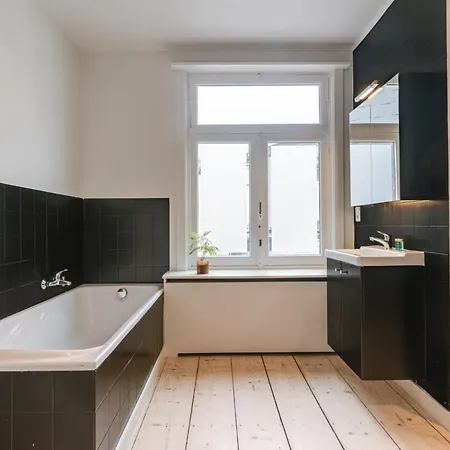 Huswell - Charming House In With Free Parking * Anvers